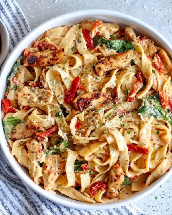 Alfrado Pasta With Garlic Bread