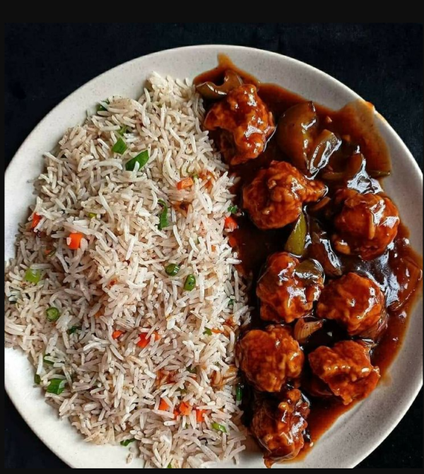 'Chilli Paneer with Fried Rice/Noodles