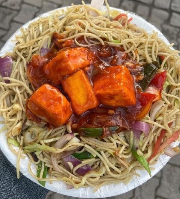 'Chilli Paneer with Fried Rice/Noodles
